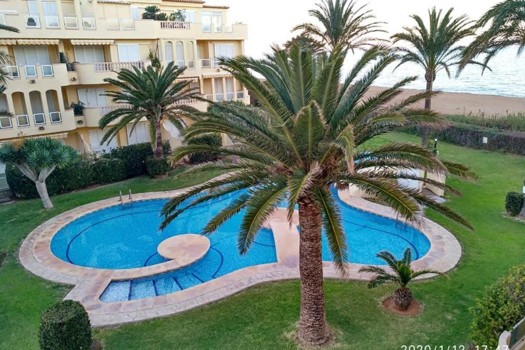 Estupendo Apartamento En Primera Linea De Playa Y Con Vistas Al Mar Dénia Exterior foto