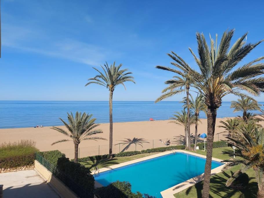 Estupendo Apartamento En Primera Linea De Playa Y Con Vistas Al Mar Dénia Exterior foto