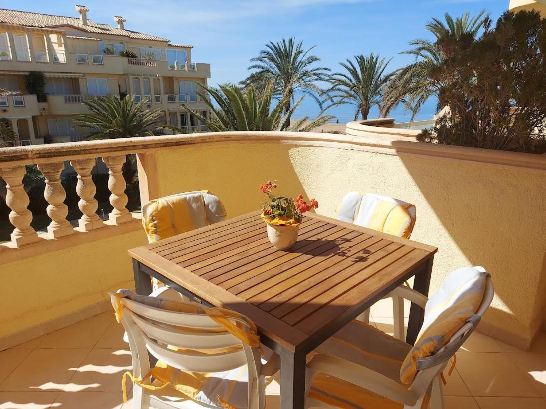 Estupendo Apartamento En Primera Linea De Playa Y Con Vistas Al Mar Dénia Exterior foto